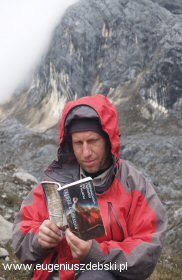 Dębski z Bogusławem Ogrodnikiem w drodze na najwyższy szczyt Australi i Oceanii - Piramidę 
Carstensza (4884m)